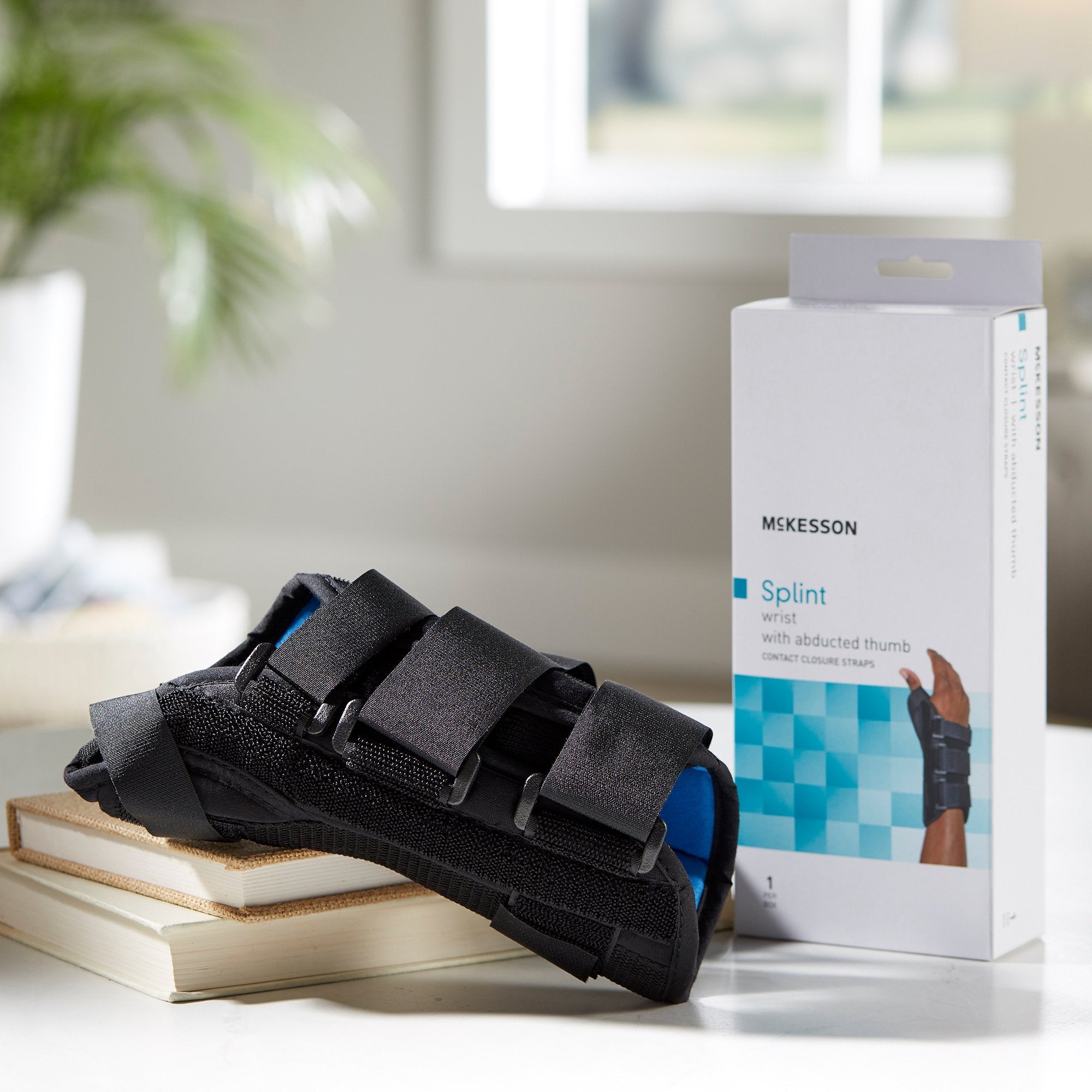 McKesson Right Wrist Splint with Abducted Thumb, Extra Large (1 Unit)