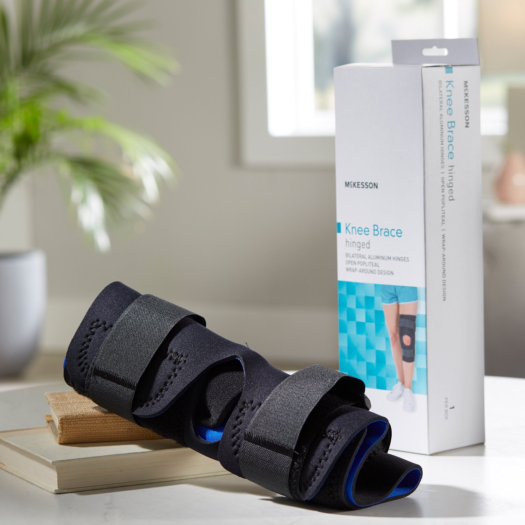 McKesson Hinged Knee Brace, Medium (1 Unit)