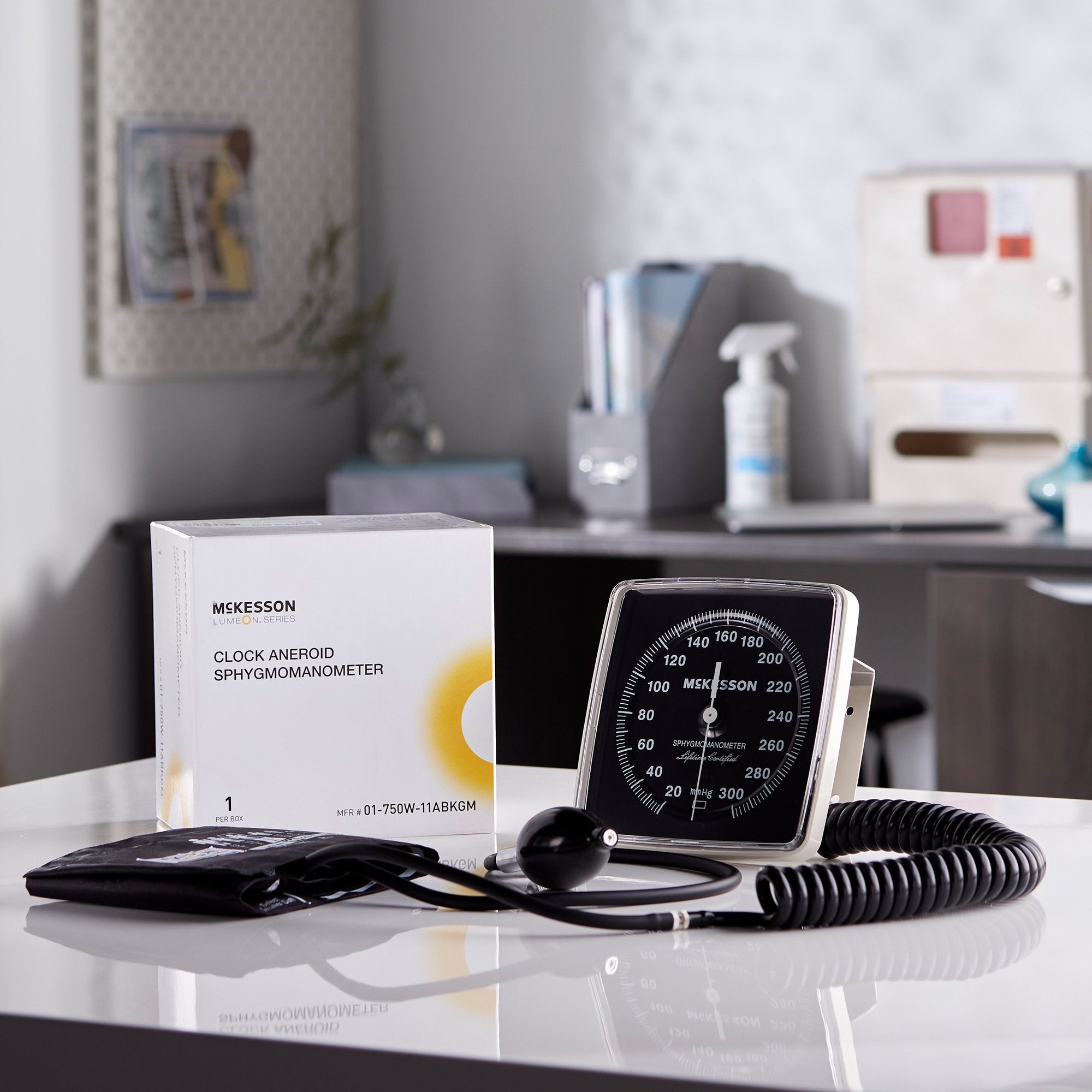 McKesson LUMEON™ Aneroid Sphygmomanometer (1 Unit)