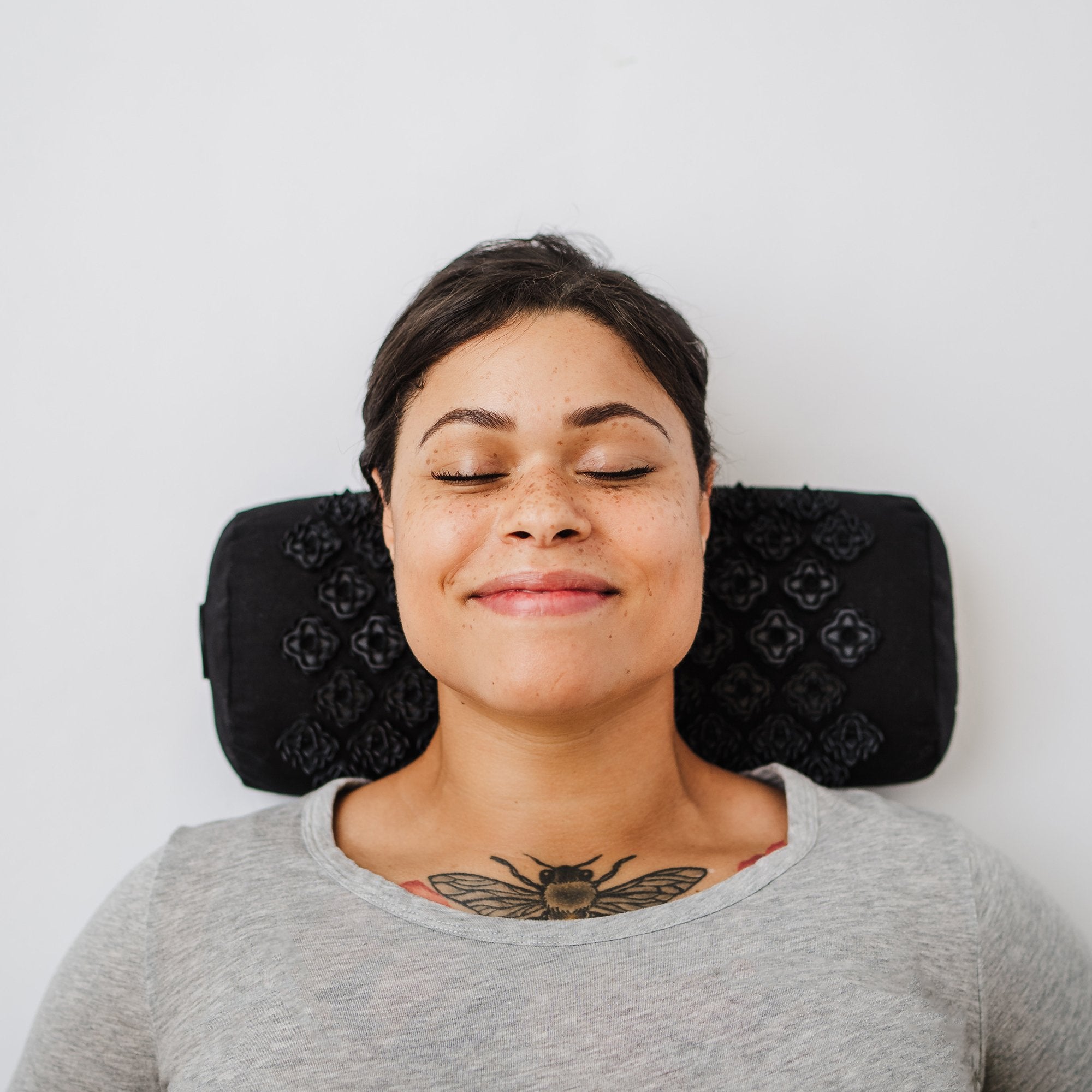 Kanjo Vibrating Acupressure Pillow (1 Unit)