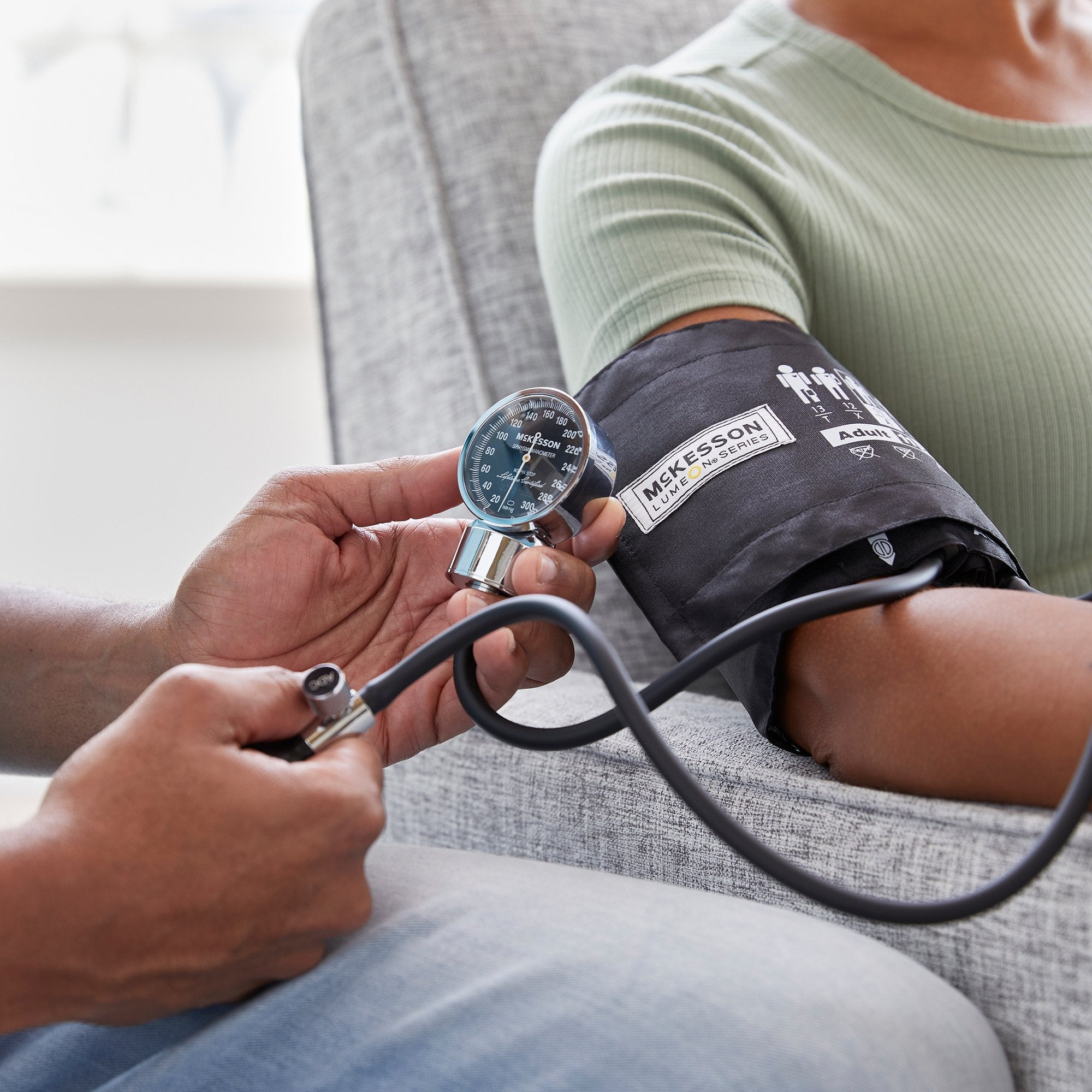 McKesson LUMEON™ Aneroid Sphygmomanometer (1 Unit)